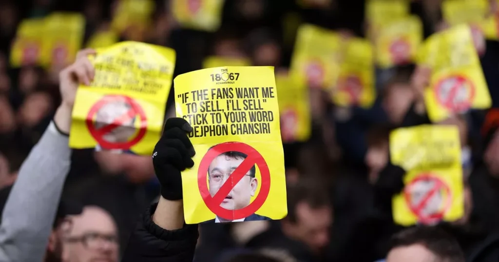 Sheffield Wednesday fans fly in season opener in Leicester as protests rise