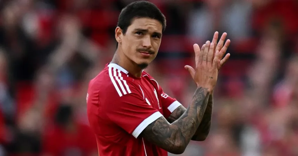 When Liverpool teammates make a transfer entry, Darwinnes sends a farewell message