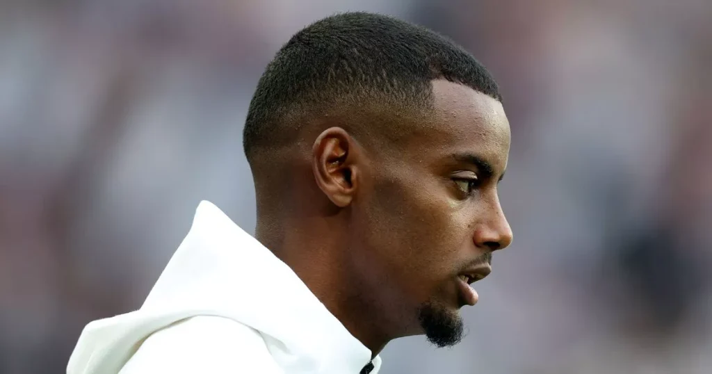 Liverpool receives Alexander Izak Ultimate as Newcastle Wipe Striker from Club Shop