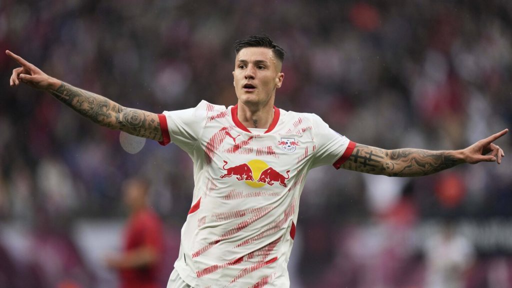 Manchester United signs Benjamin Sesco of Leipzig