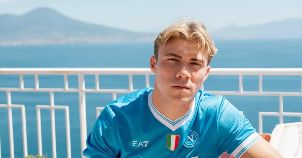 Rasmus Hojlund uses the first word as a Neapolitan player to explain how Man Utd changed him