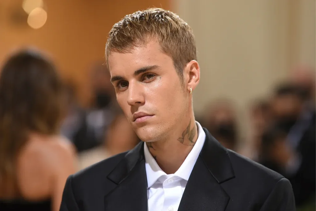 Justin Bieber chooses his favorite European football club and dons vintage kits in new Instagram posts