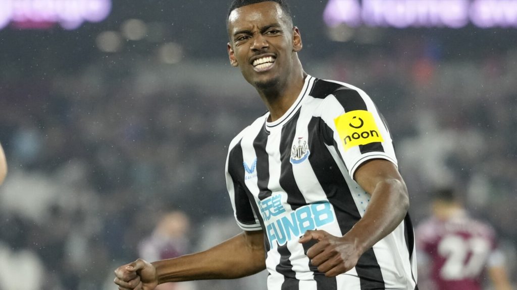 Liverpool signs ISAK from Newcastle with a UK record fee of $170 million