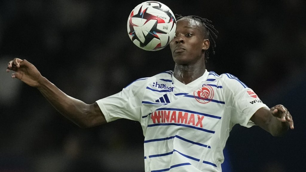 Strasbourg coach criticizes home fans who trained the banner against club striker Emegha