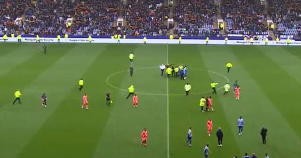 A ferocious fan was stopped as the pitch of Arashi’s Arashi just 10 minutes later | Soccer | Sports