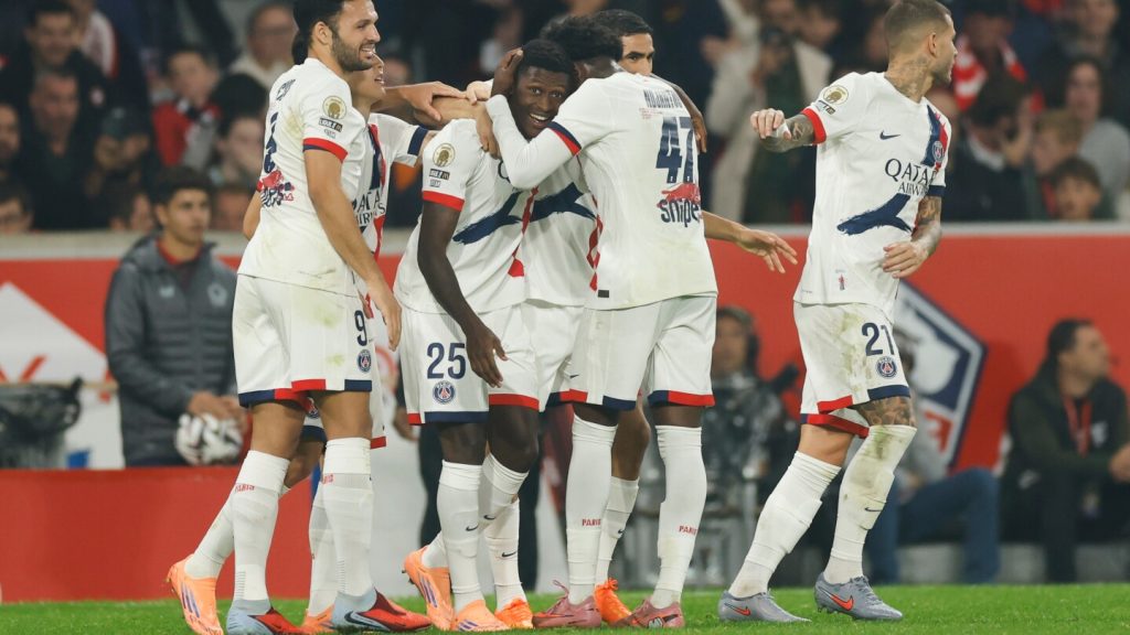 Strasbourg visit Ligue 1 leaders PSG
