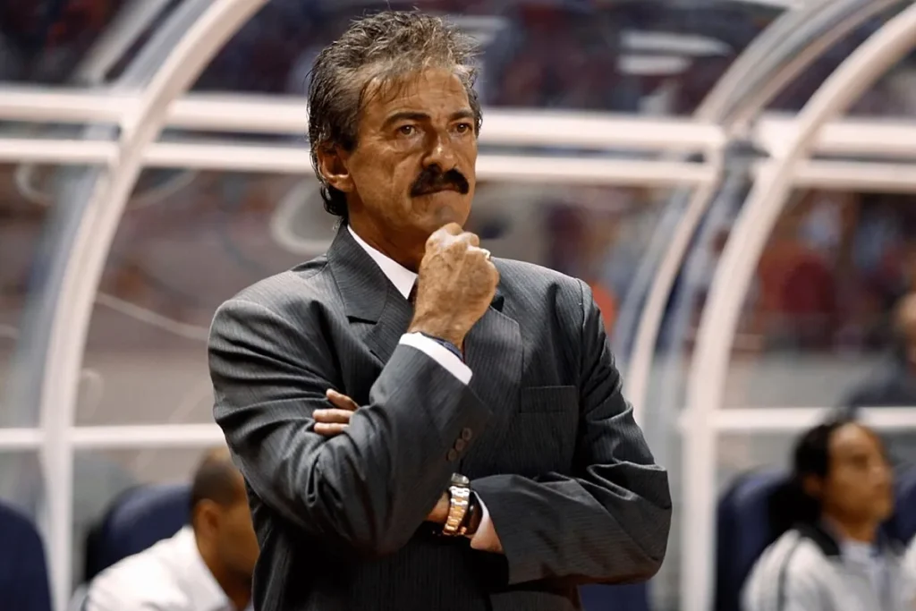 La Volpe is very clear about one of the problems with Liga MX and the Mexican national team: there are no players to break the system.