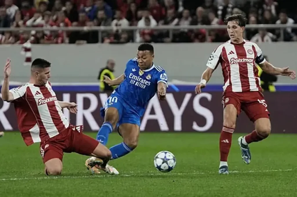 Real Madrid struggled but won in Athens thanks to four goals from Mbappé