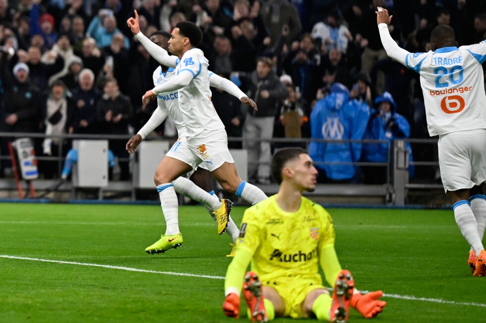 Marseille beat Reims to join the Ligue 1 title race, Monaco keep a rare clean sheet