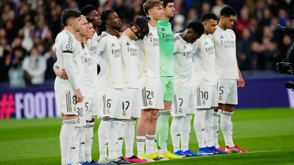 La Liga holds moment of silence for train crash victims