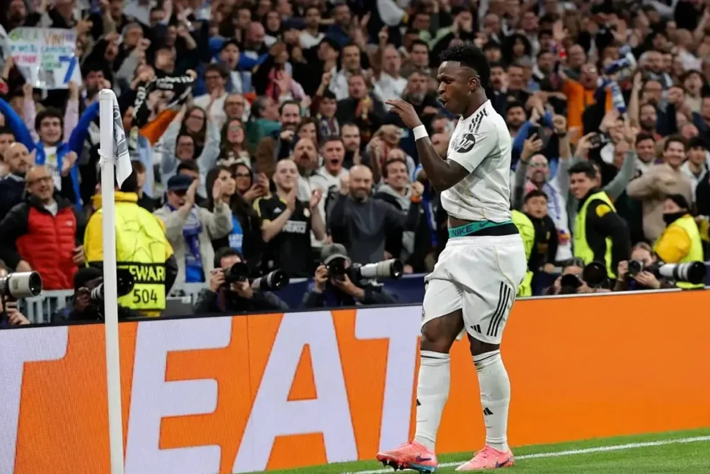 Vinicius leads Real Madrid to reach the last 16