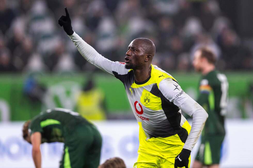 Borussia Dortmund beat Wolfsburg to cut Bayern Munich’s lead in the Bundesliga to three points