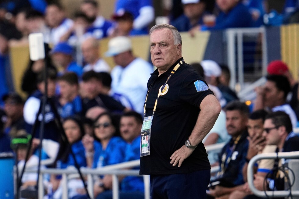 Dick Advocaat resigns as Curaçao head coach due to daughter’s health issues, will not lead team at World Cup