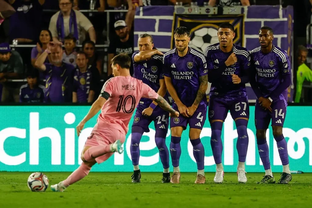 Messi reaches 70 goals from free kicks and only three other players are ahead of him: how many goals does it take to break the record?