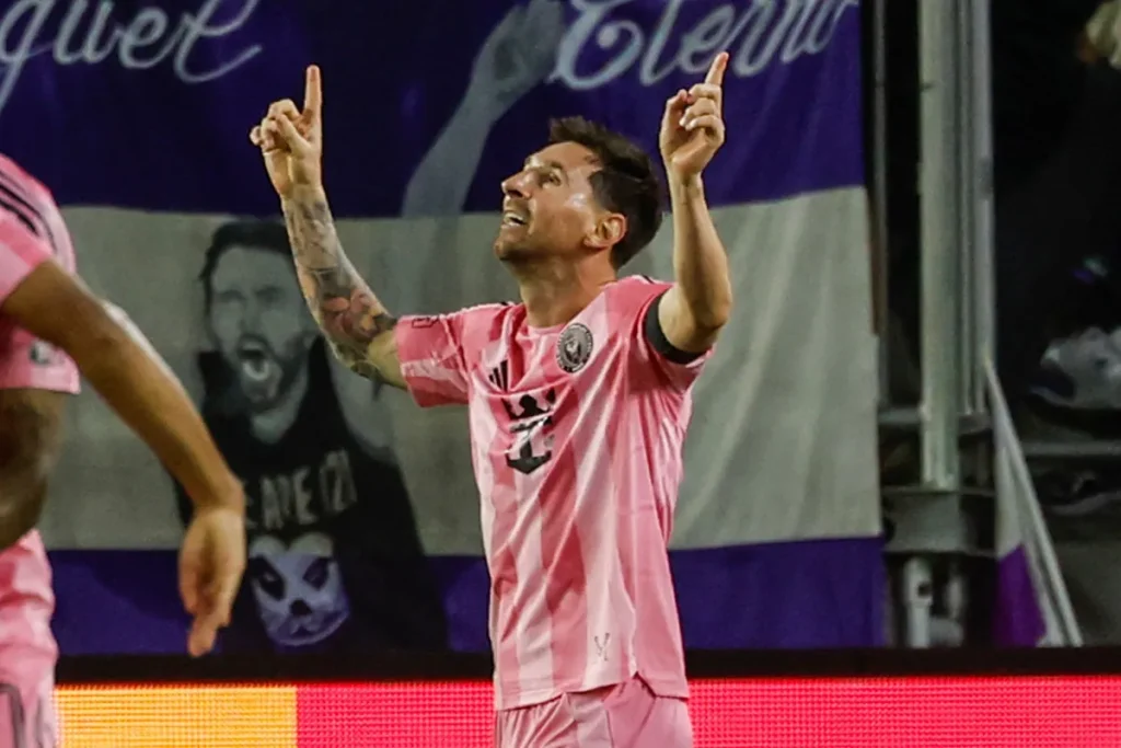 Messi tracks down Landon Donovan and wins another MLS award