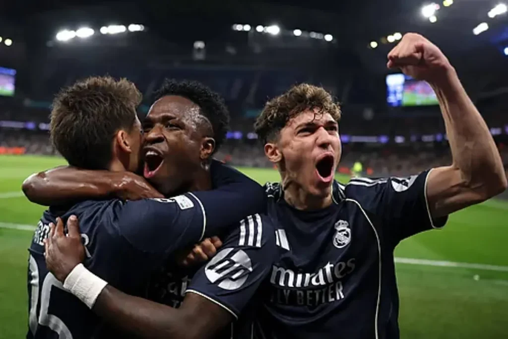 Vinicius signs contract with City