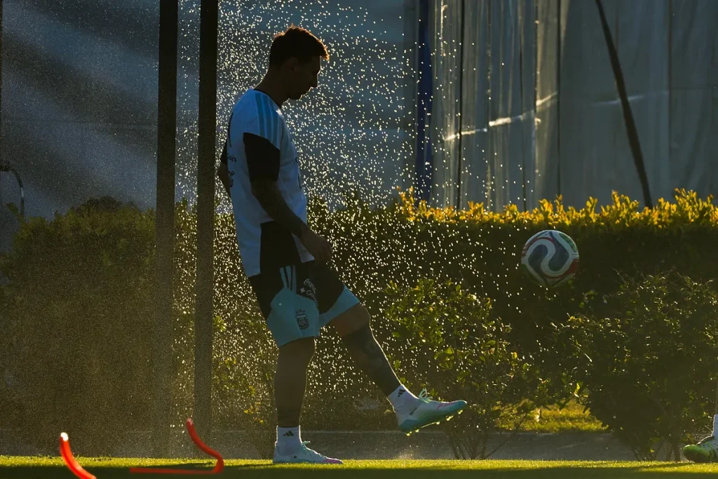 Big blow to Leo Messi: Argentina loses French league top scorer to World Cup due to serious injury