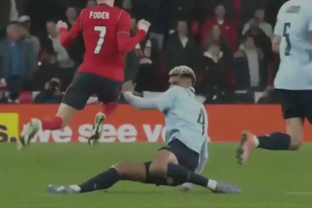 Araujo’s brutal tackle on Foden infuriated England: “To break his leg!”