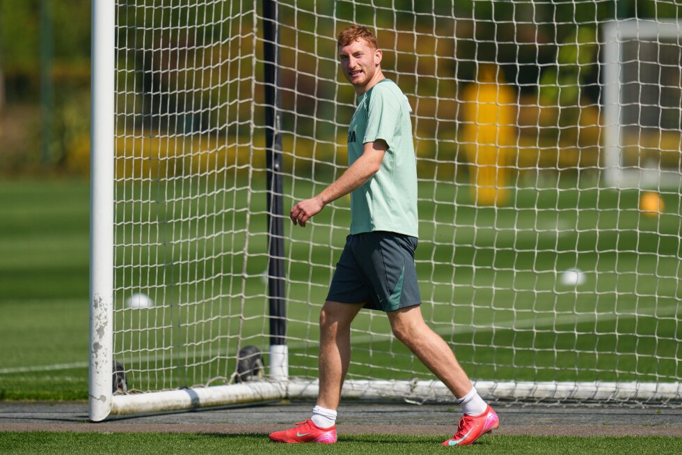 Tottenham’s Kulusevski undergoes ‘minor intervention’ with knee injury