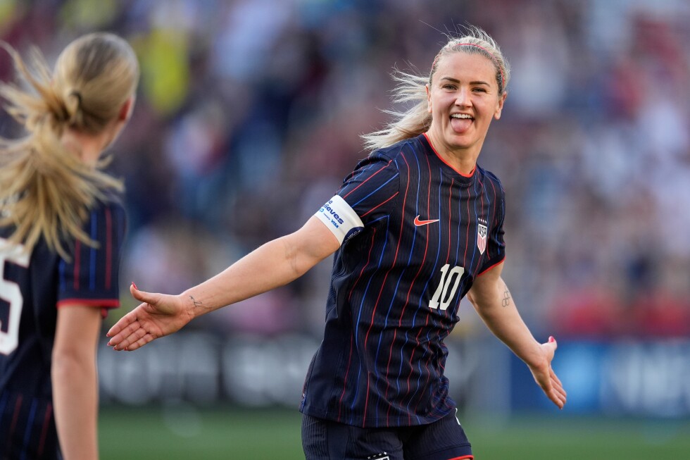 USA Women beat Argentina 2-0, Heaps and Shaw score