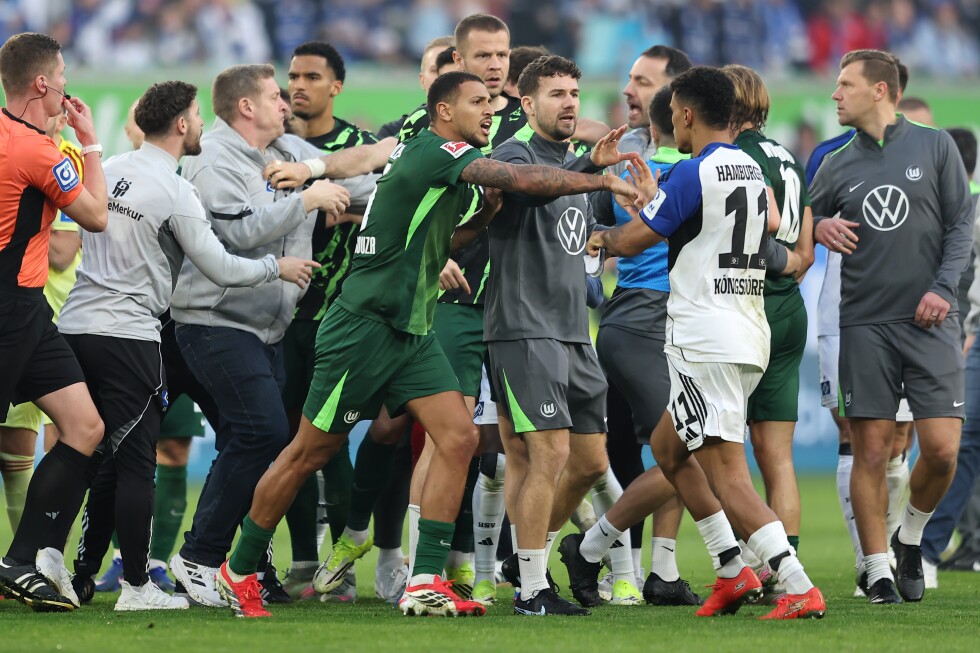 Wolfsburg move closer to relegation with crushing defeat to Hamburg in Bundesliga