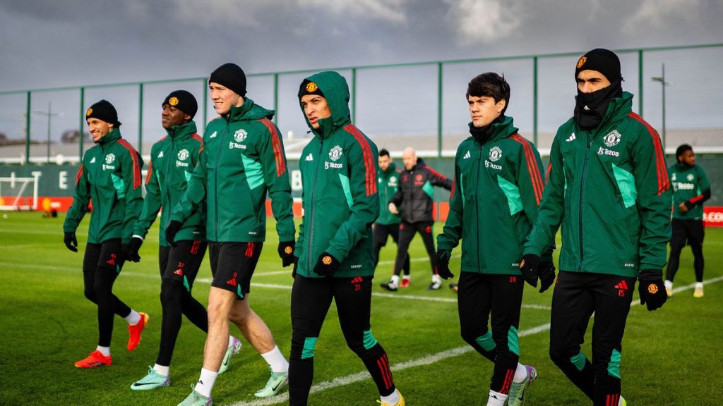 Manchester United confirm £38m transfer in statement as star player completes transfer