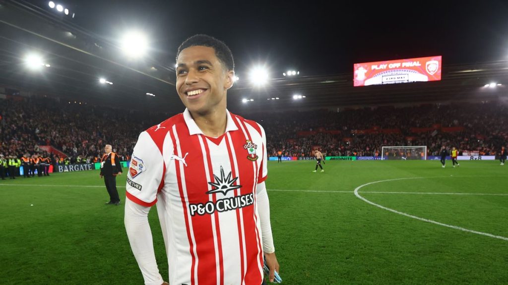 Manchester United and Leeds enter transfer battle as club express immediate response to £20m offer