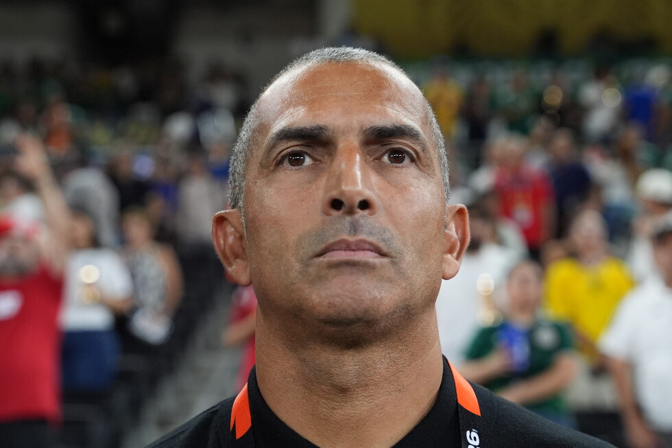 Tunisia fires coach Sabri Ramsi and appoints Renard after World Cup loss to Sweden