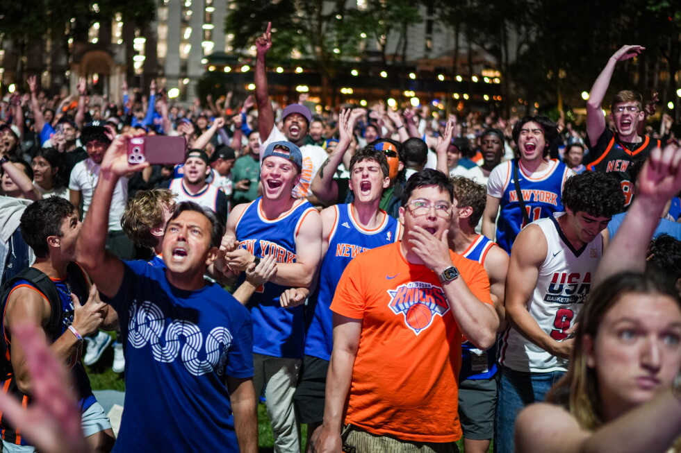 Knicks and World Cup share screen time at New York bar