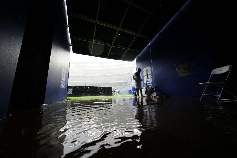 One great photo: What does it take for bad weather to become game news?