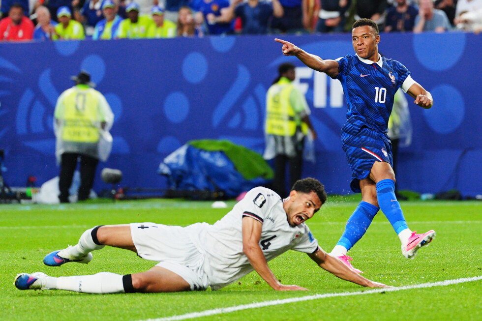 Kylian Mbappé moves into second place with 16 World Cup goals