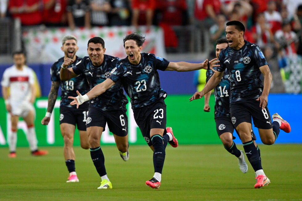 Paraguay defeated Turkey 1-0 at the World Cup, allowing the United States to advance to Group D despite being one player behind.