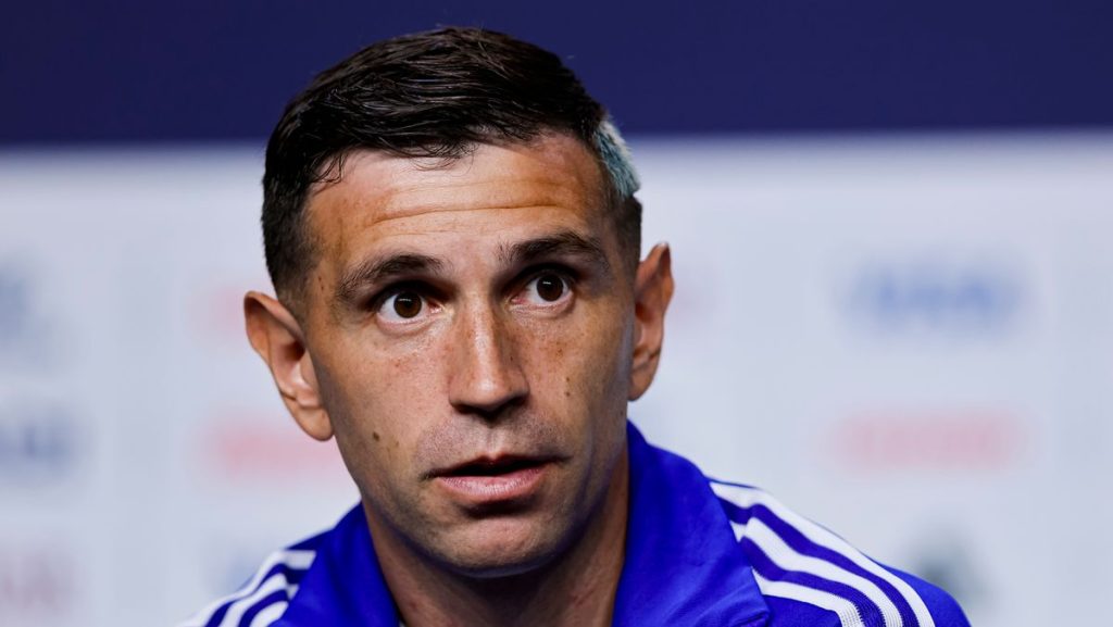 Aston Villa star Emi Martinez claims he underwent surgery before World Cup final: ‘I’m in pain every day’