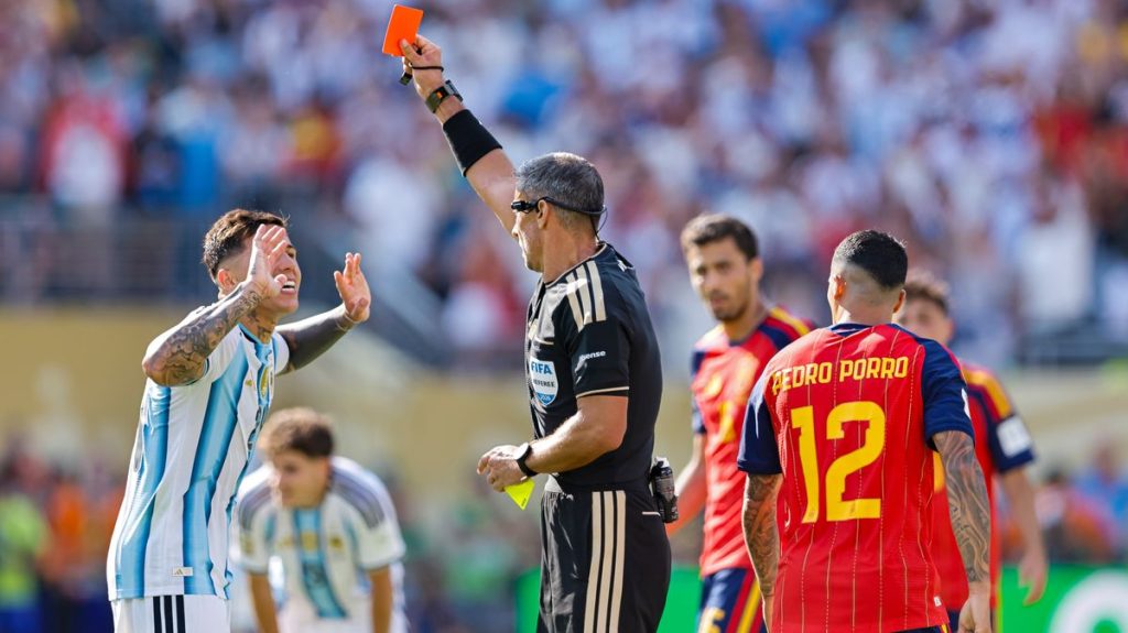 Enzo Fernandes breaks his silence with message to Argentina fans after World Cup final red card