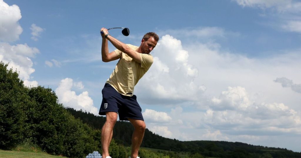 Harry Kane admits playing golf with Donald Trump in ‘surreal moment’ | Soccer | Sports