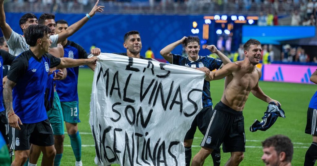 White House backs Argentina with Falklands World Cup banner | Soccer | Sports