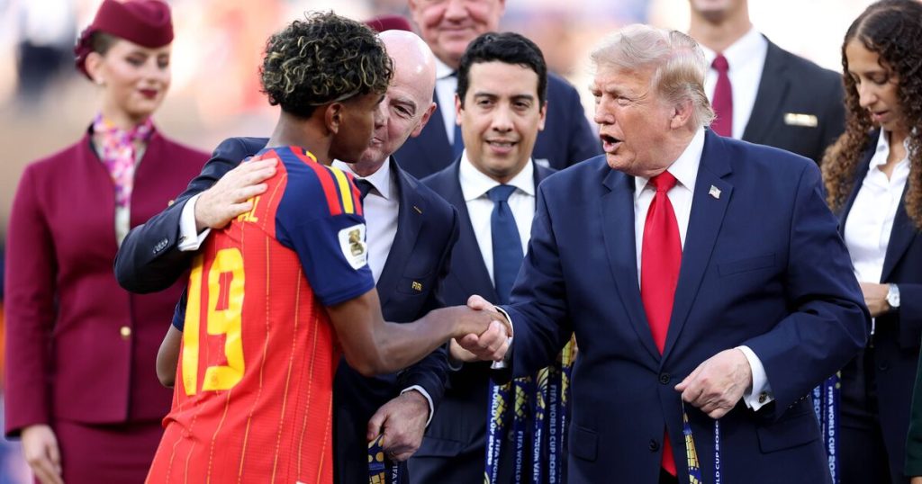 What Donald Trump told all Spain and Argentina players after the big punch | Soccer | Sports