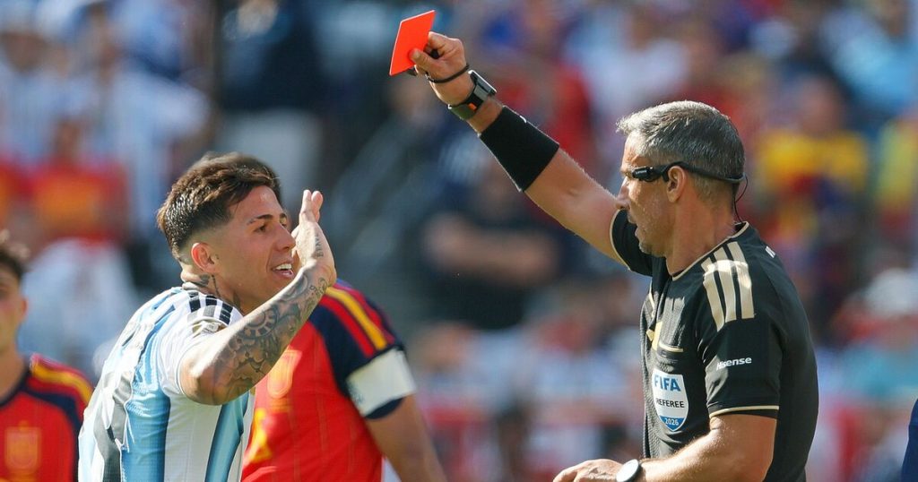 Referee makes two mistakes in World Cup final between Spain and Argentina | Soccer | Sports