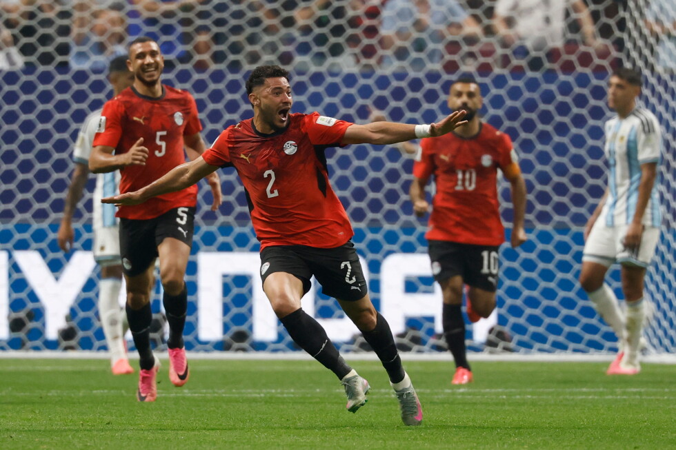 Argentina beat Egypt 1-0 at halftime of the World Cup