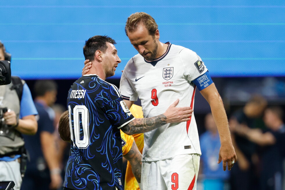 One special photo: Messi and Kane hug after the World Cup semi-finals