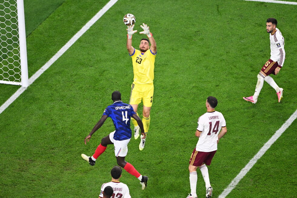 Spain and Simon advance to the World Cup finals with a shutout