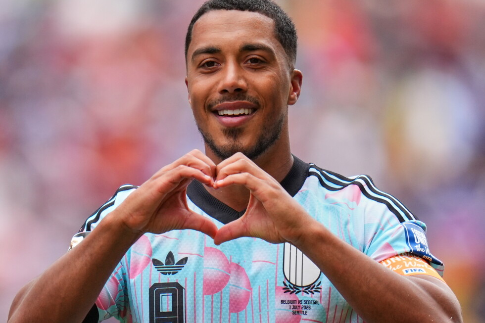 Manchester United signs Youri Tielemans from Aston Villa, increasing wave of transfers