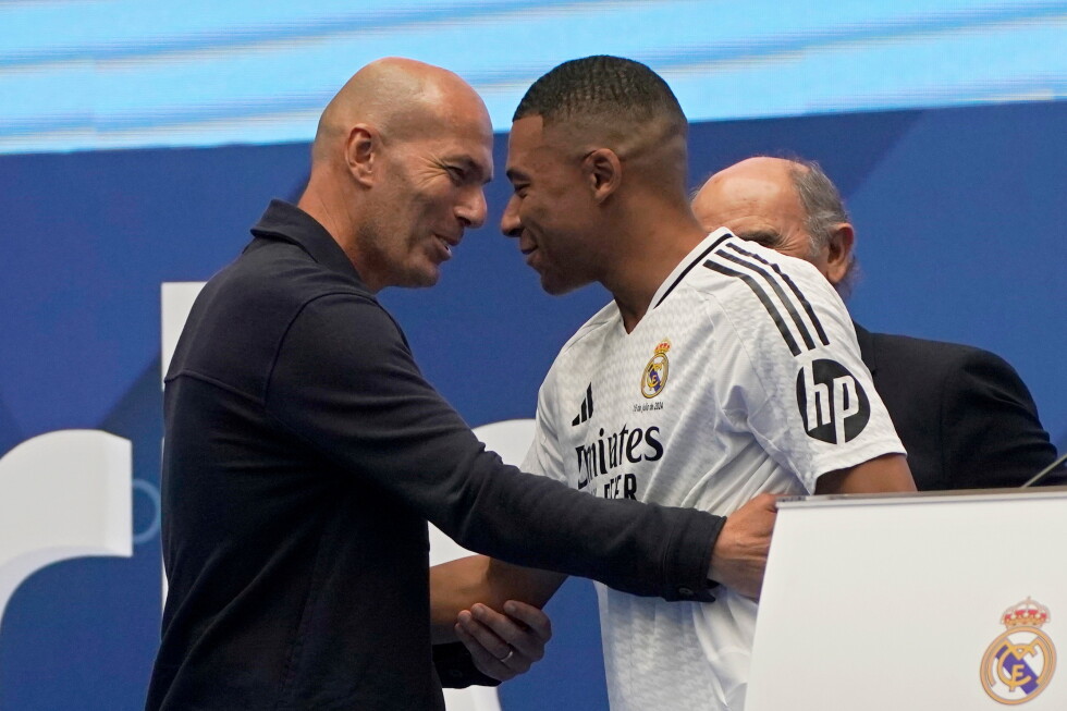 With Deschamps’ resignation, France needs a new manager, Zidane takes pole position