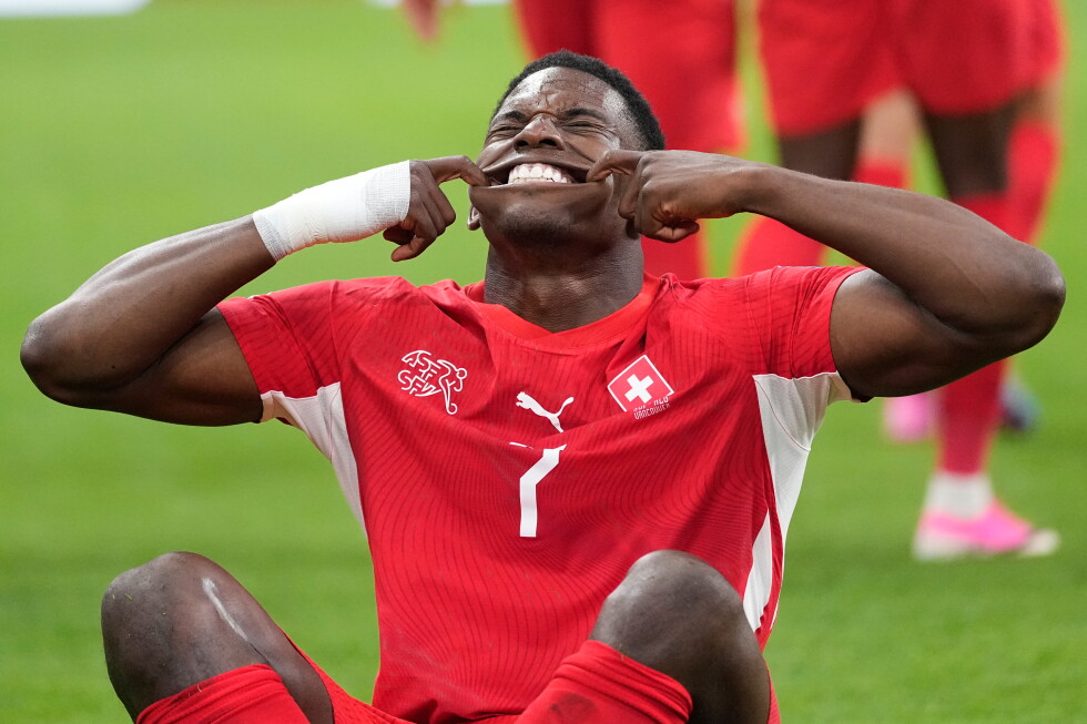 Embolo and Ndoye score as Switzerland beat Algeria 2-0 and advance to the World Cup.