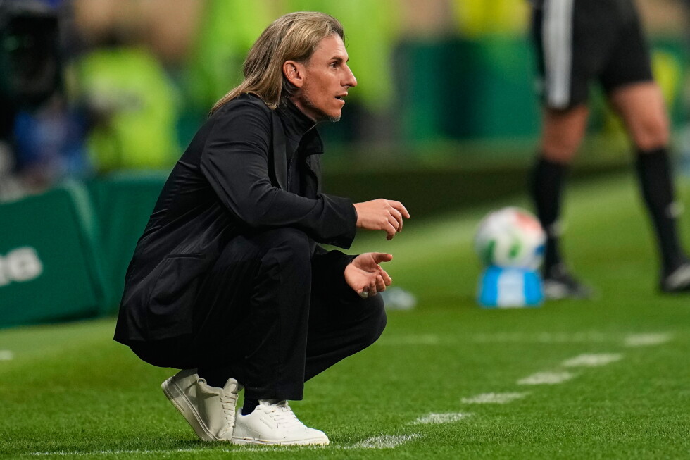 Ecuador’s coach Becca Sese resigns after being sent off from the World Cup